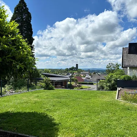 Ferienwohnung-mit-grosser-terrasse-und-garten-fuer-geniesser * Hartenfels