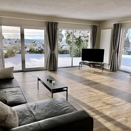 公寓 Ferienwohnung-mit-grosser-terrasse-und-garten-fuer-geniesser *