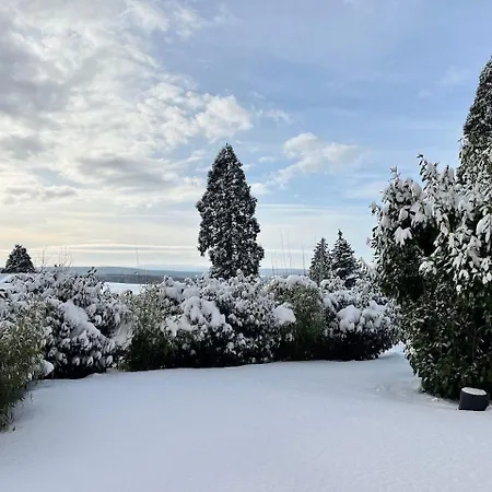 公寓 Ferienwohnung-mit-grosser-terrasse-und-garten-fuer-geniesser *