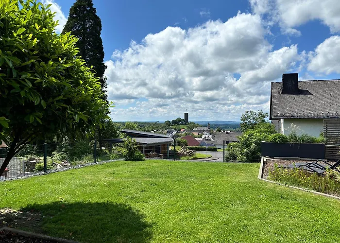 Ferienwohnung-mit-grosser-terrasse-und-garten-fuer-geniesser * Hartenfels
